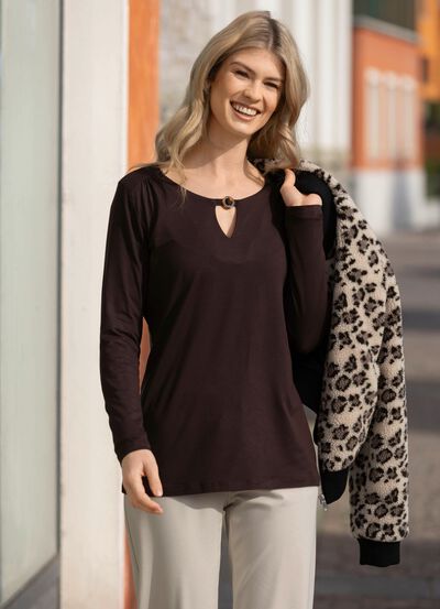 Shirt met decoratieve ring aan de halslijn in 2 kleuren 