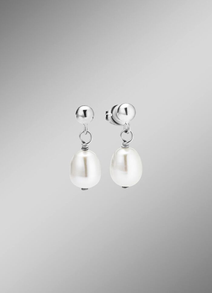 Oorstekers met zoetwaterparels 