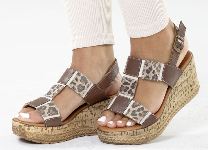 Gemini, trendy damessandalen, breedte G, gemaakt van leer BRAUN-BEIGE