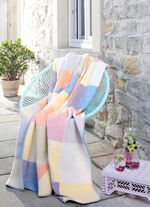 Knuffelzachte deken met moderne kleuren 