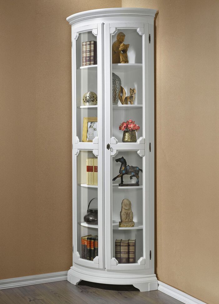 Deels massieve hoekvitrine met gebogen glazen deuren met slot 