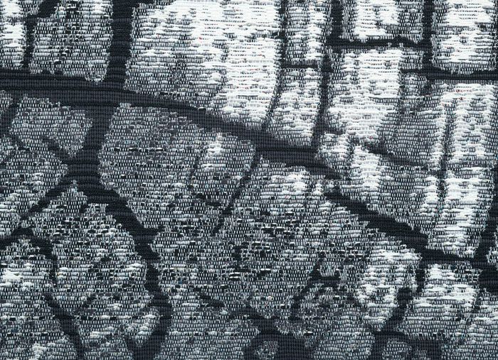 Tapijt in een natuurlijk boomstamontwerp 