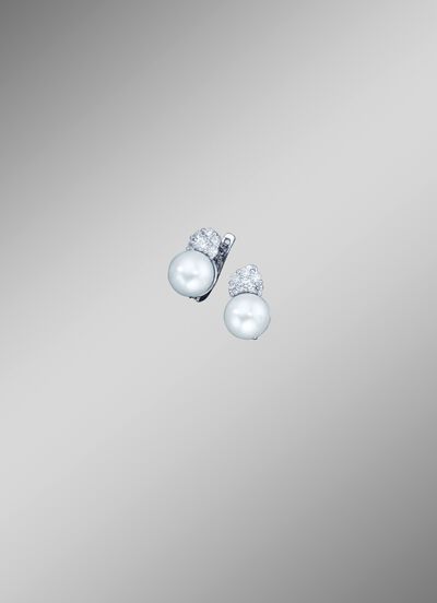 Oorbellen met zoetwatercultiv&eacute;parels en synth. Zirkonia 