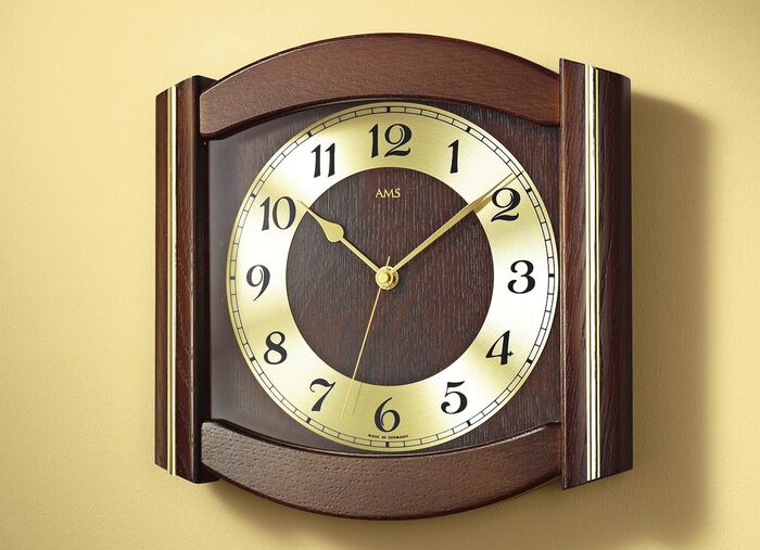 Draadloze wandklok van massief hout in verschillende kleuren NOTENBOOM