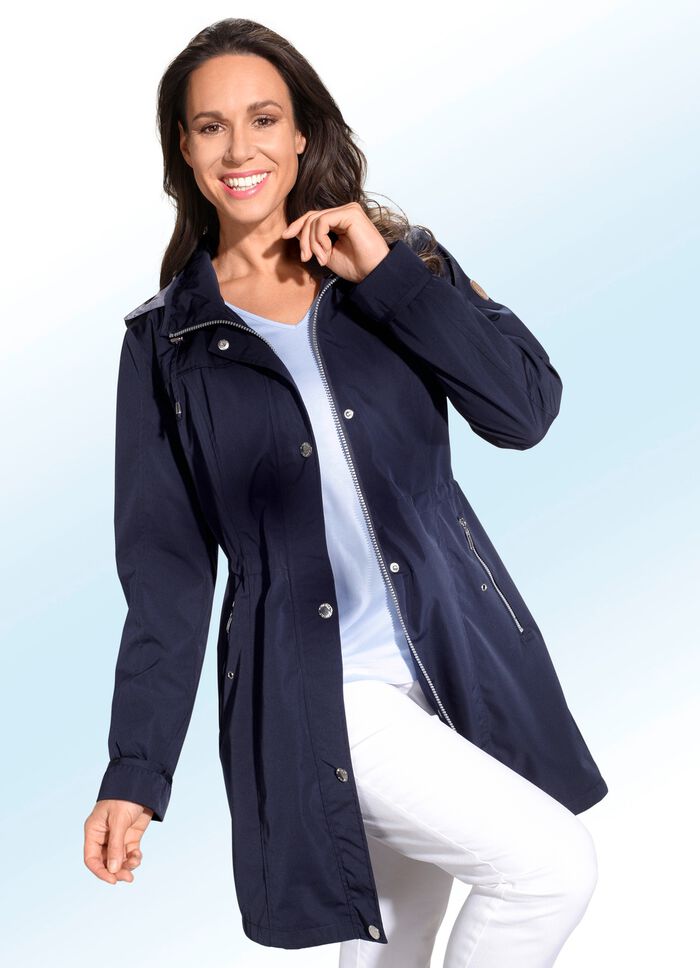 Functionele korte mantel met afneembare capuchon 