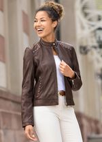 Kort leren jasje met klinknagels 