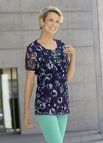 Shirt met kanten rand eronder 