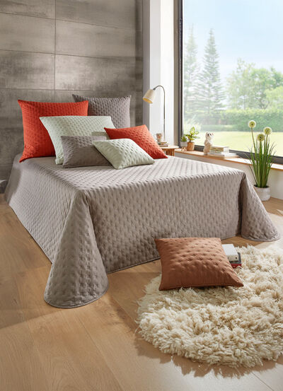 Bedsprei met quilt en lintrand 