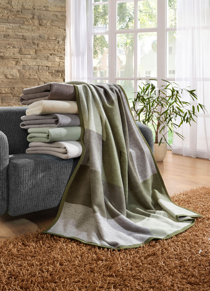 Gezellige deken met velours rand 