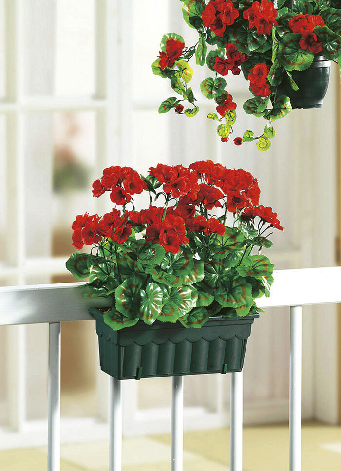 Bedrieglijk echt uitziende geraniums met balkonbak ROOD