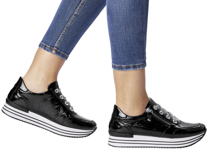 Remonte sneakers met effectieve vetersluiting ZWART