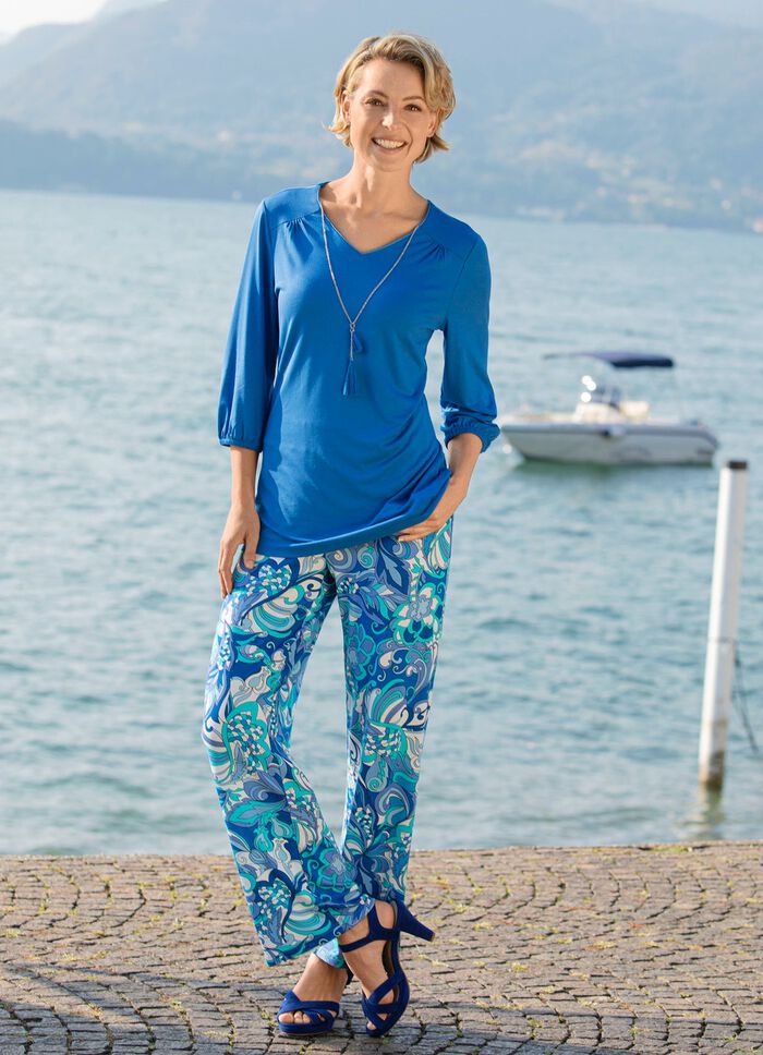 Shirt met glanzende rand aan de V-hals in 2 kleuren 