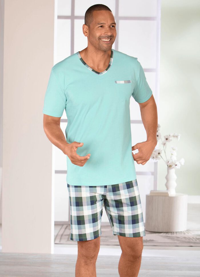 Shorty, 3-delig, met twee tops en &eacute;&eacute;n broek 