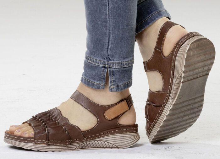 Gemini, lichte damessandalen, breedte G, gemaakt van leer BRAUN