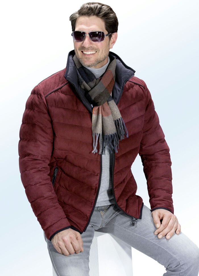 Korte, gewatteerde jas met opstaande kraag, van Gate One 