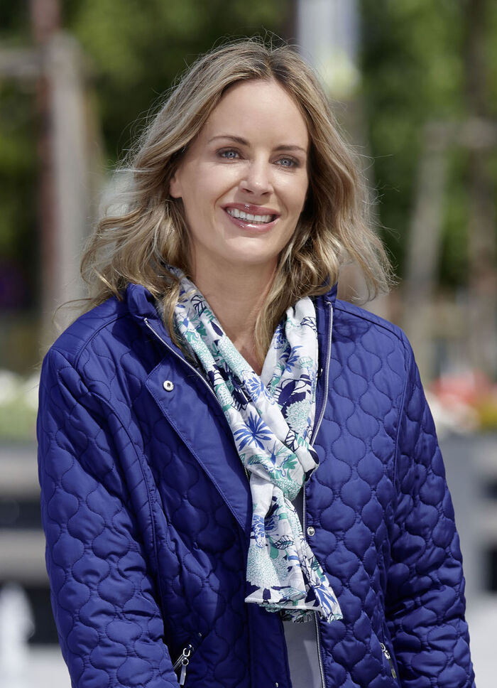 Sjaal met fantasiebloesemmotief 