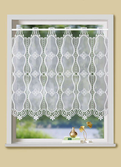 Klein raamgordijn met macramé afwerking 