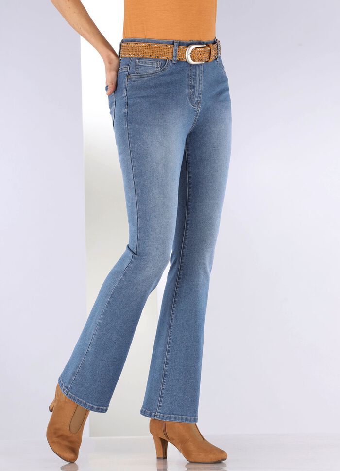 Jeans met licht uitlopende pijpen 