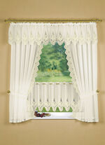 Raamdecoratie met uitgebreid Plauen-borduurwerk CRÈME