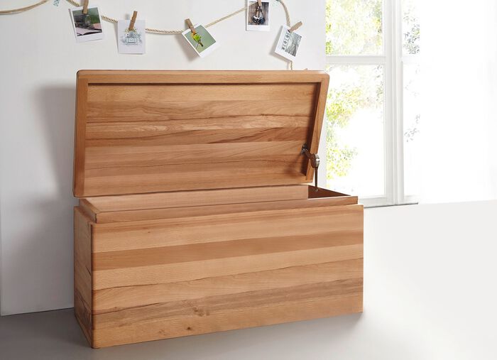 Massief houten kist met afgeronde hoeken en randen 