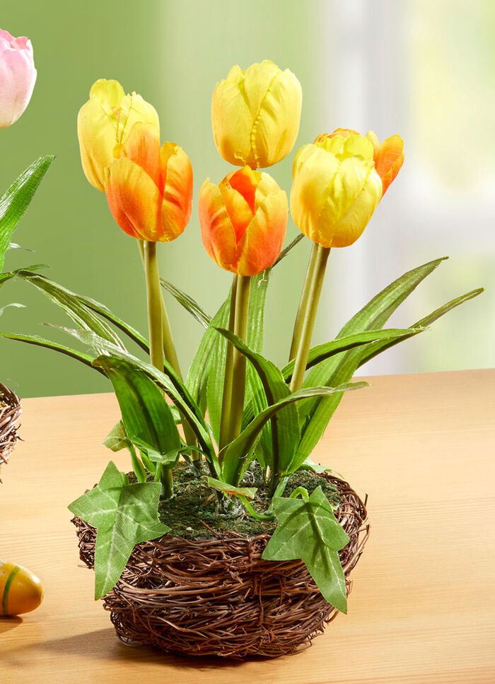 Tulpen in een rieten mand GEEL-ORANJE
