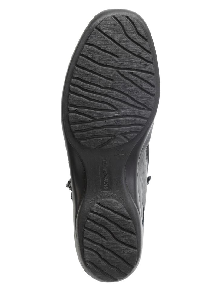 ELENA EDEN laarsje met een subtiele gekreukelde structuur en metalen sieraden 