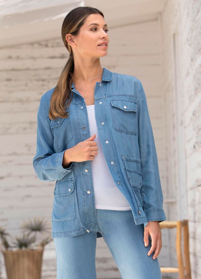 Blousejasje met opvallende kraagoplossing 