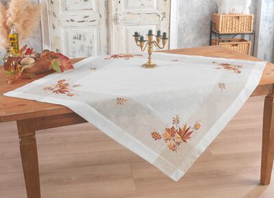 Prachtig geborduurde tafel- en kamerdecoratie 