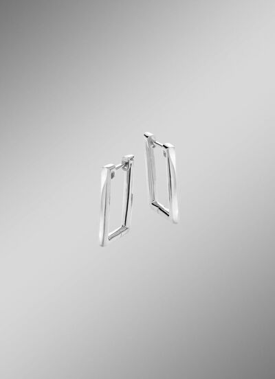 Moderne creolen in een vierkante vorm 