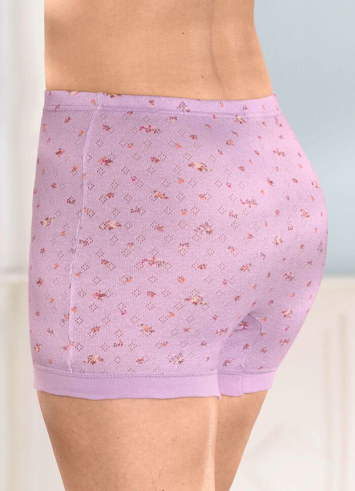 Verpakking van vier slipjes met een fijn opengewerkt design 