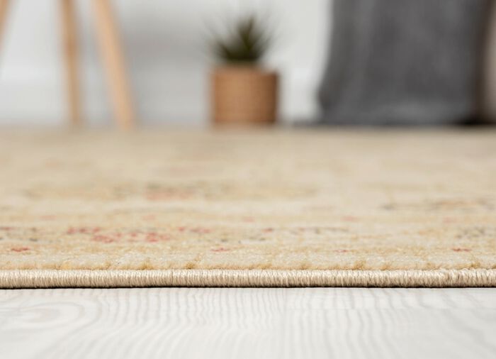 Brug en tapijten met oosterse uitstraling 