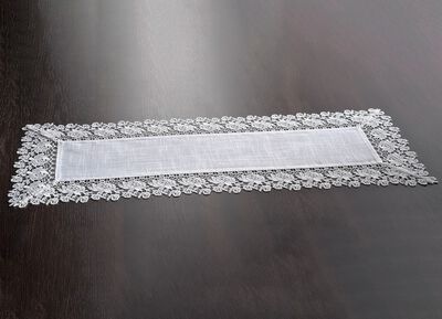 Tafel- en kamerdecoratie met kanten rand 