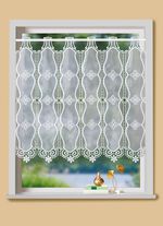 Klein raamgordijn met macram&eacute; afwerking 