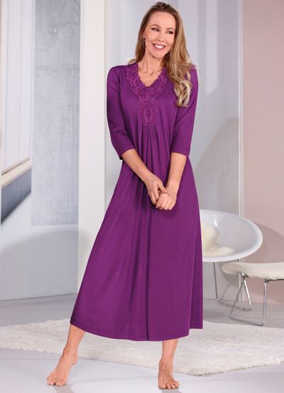 Nachthemd met kantmotief en boxplooi 