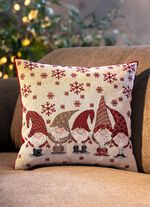 Kussenhoes van tapijt met kaboutermotieven 