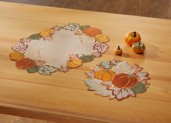 Tafel- en kamerdecoratie met ingewerkt glanzend garen ECRU