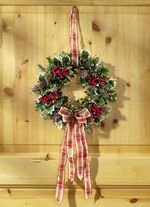 Muurkrans met dennen- en hulsttakken 