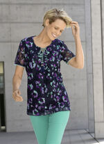 Shirt met kanten rand eronder 