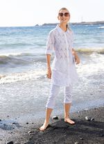 Tuniek met oogjesborduurwerk 