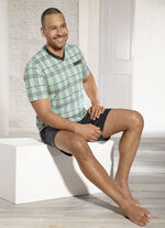 Shortama met V-hals en borstzakje 