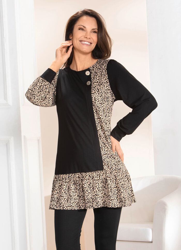 Extravagante tuniek met decoratieve knopen 