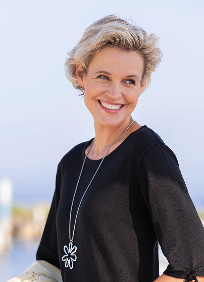 Slangenketting met bloemvormige hanger 