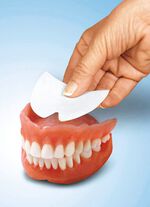 Kleefstrips voor tandprothese, verpakking met 2 stuks 