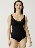 Zachtjes vormend broekcorselet van Naturana ZWART