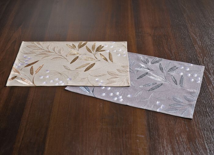 Geborduurde tafel- en kamerdecoratie met gras- en bladmotief BEIGE