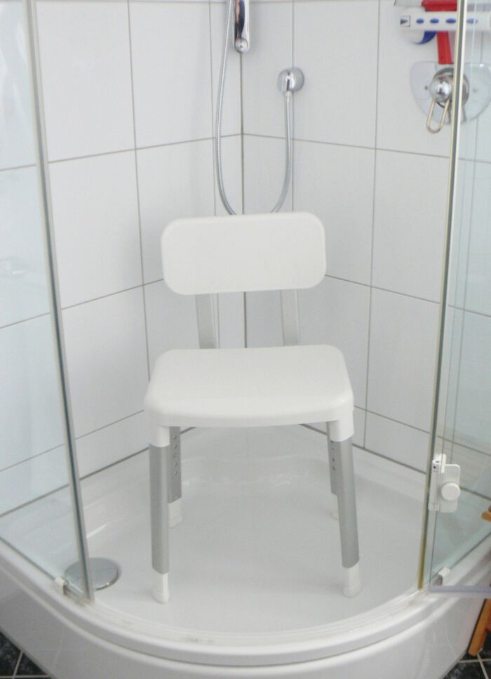 In hoogte verstelbare douche- en badstoel 