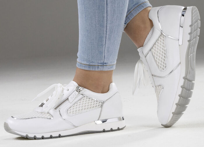 Caprice, comfortabele damessneakers, breedte H, met uitneembaar voetbed WIT