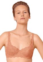 Triumph Amourette beugelbh met elastische kant 