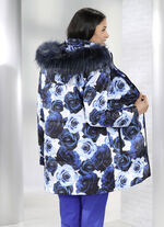 Jas met decoratief rozendessin 