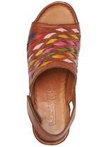 Gemini sandalen met verfijnde, kleurrijke gevlochten details COGNAC